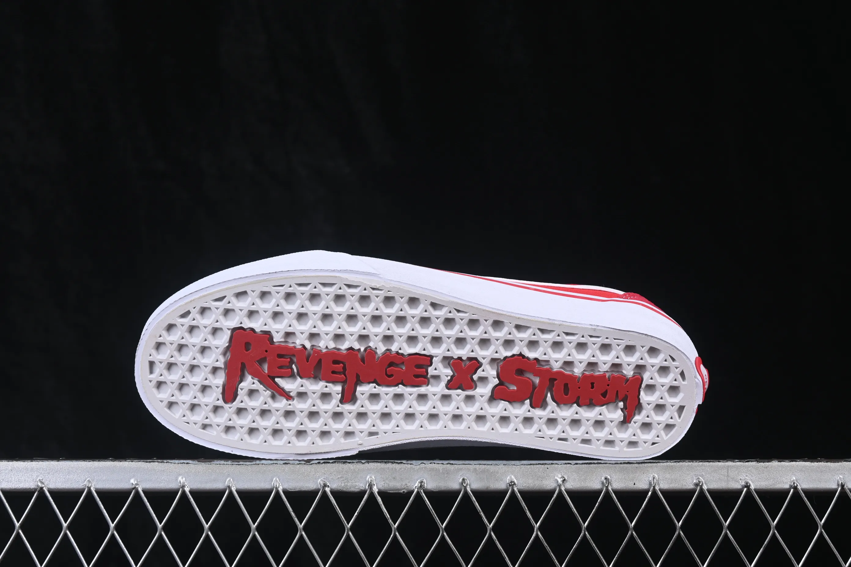 All categories Vans Vans series Vans Low Vans low-top Revenge x Storm Old Skool Lightning joint low-top casual sneakers red and white